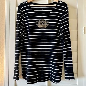 🍍Charter Club Queen black with white stripes top🍍